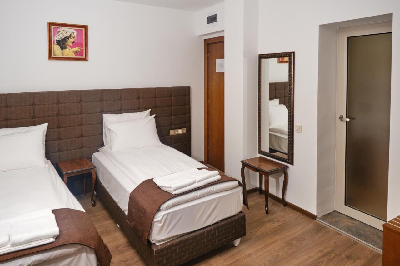 Hotel Splendid Pleven Bagian luar foto