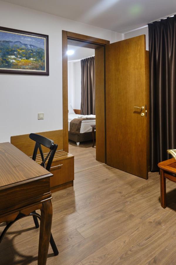 Hotel Splendid Pleven Bagian luar foto