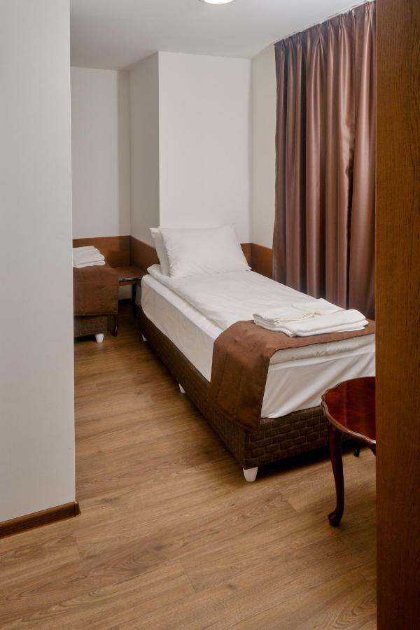 Hotel Splendid Pleven Bagian luar foto