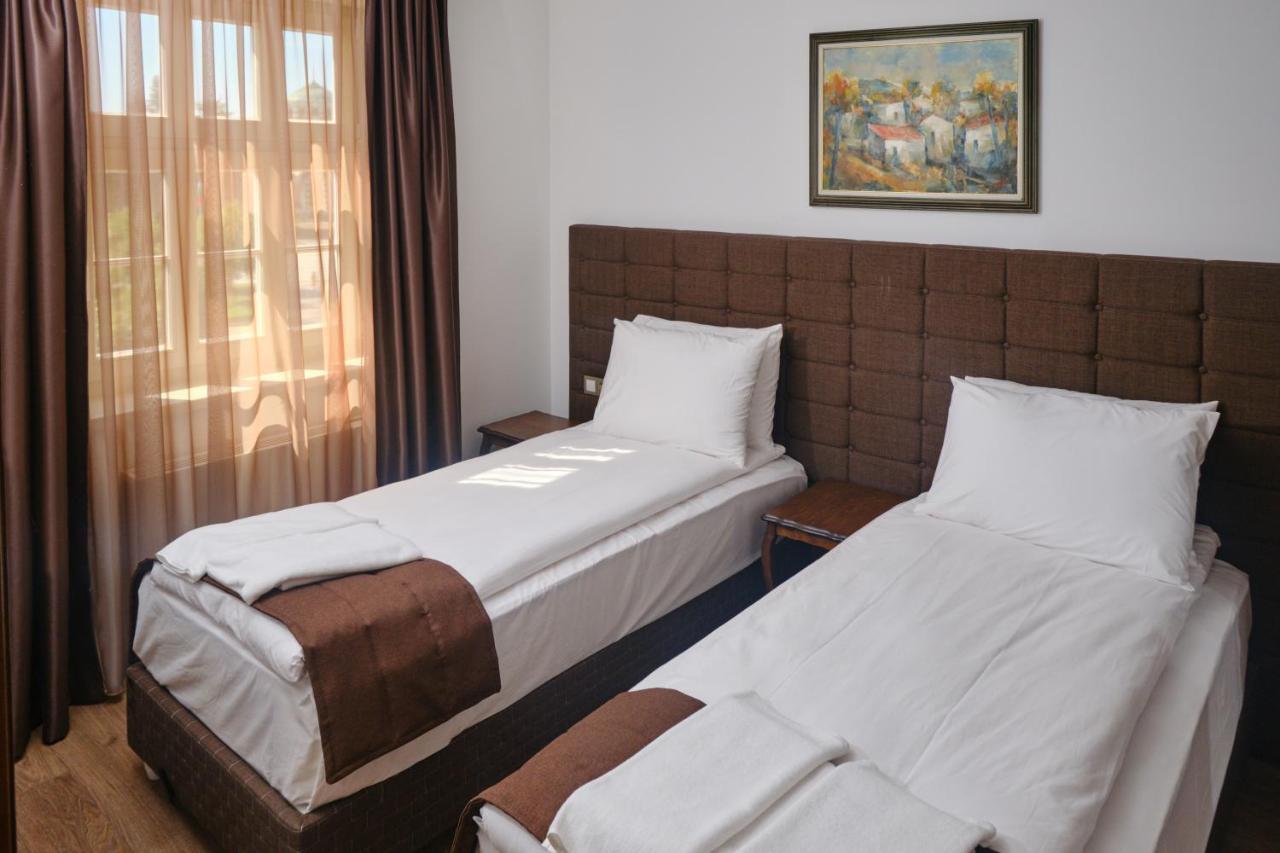Hotel Splendid Pleven Bagian luar foto