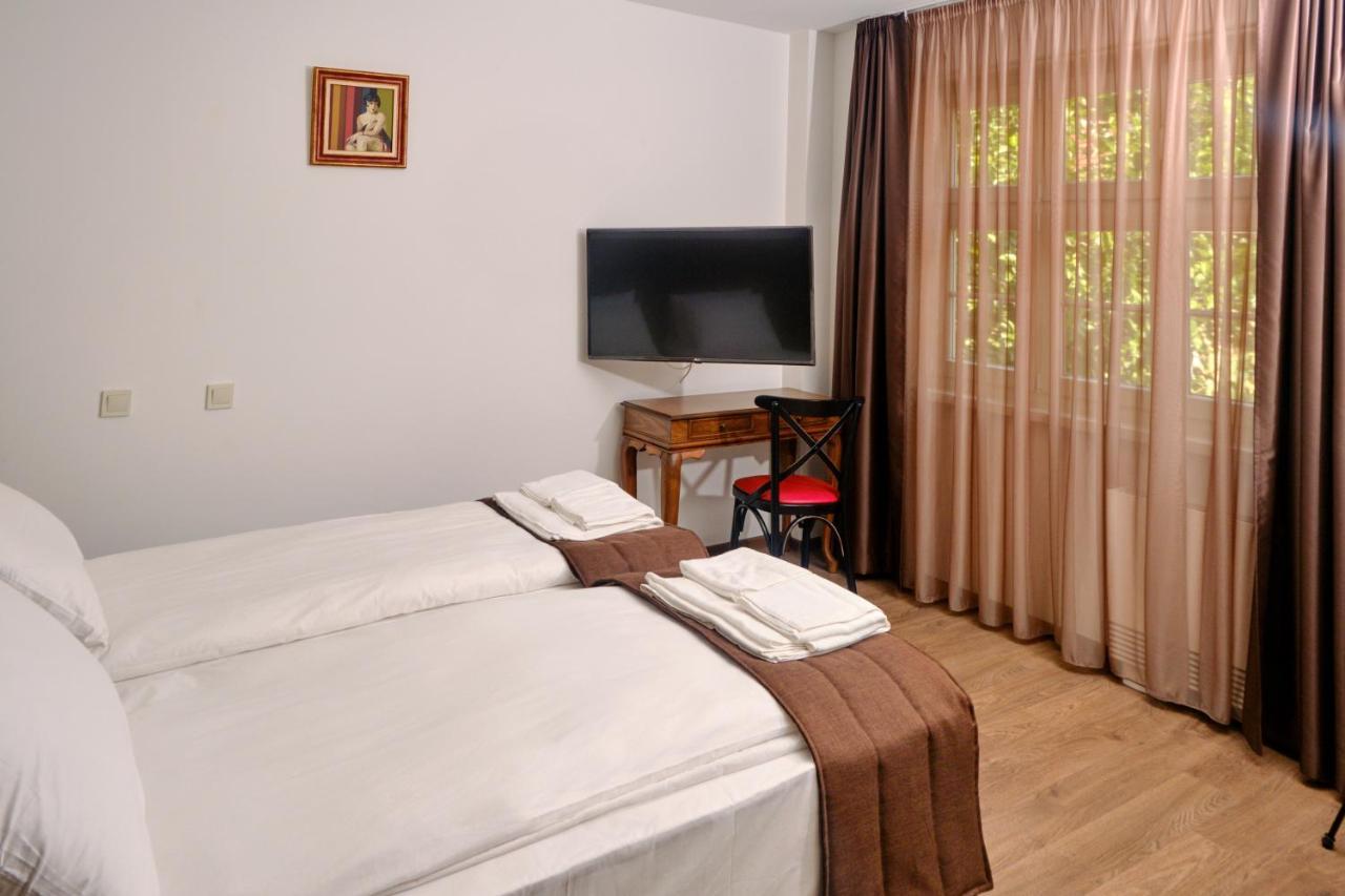 Hotel Splendid Pleven Bagian luar foto