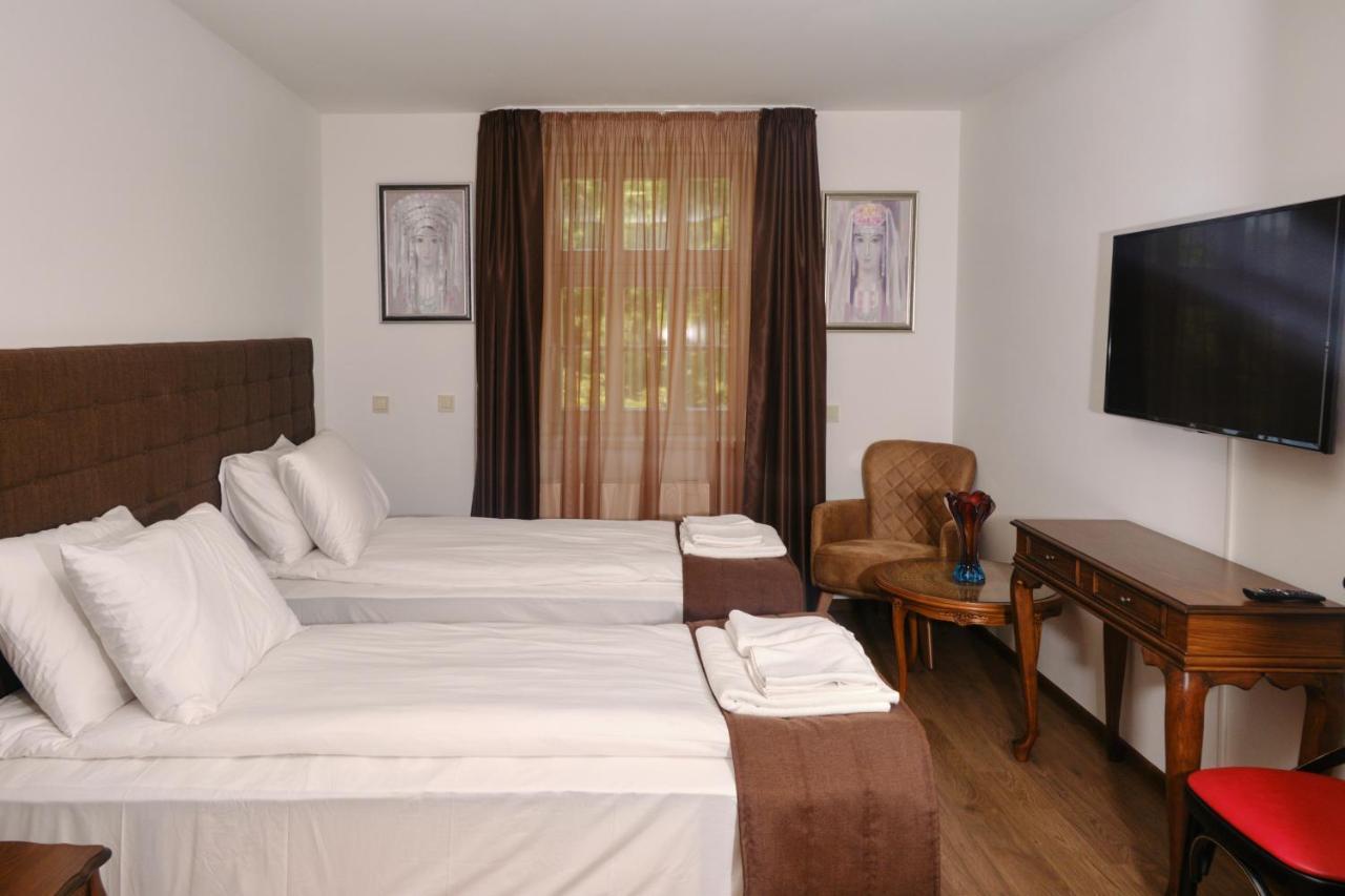 Hotel Splendid Pleven Bagian luar foto