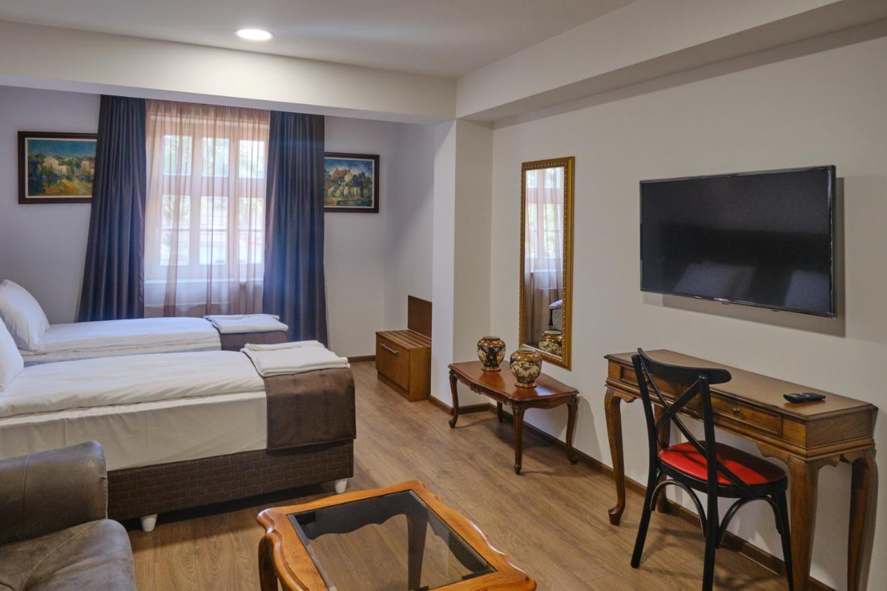 Hotel Splendid Pleven Bagian luar foto