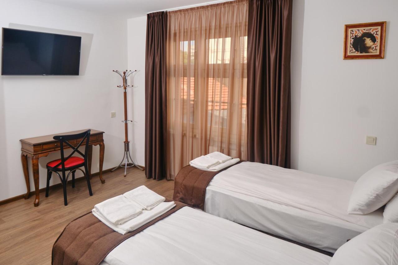 Hotel Splendid Pleven Bagian luar foto
